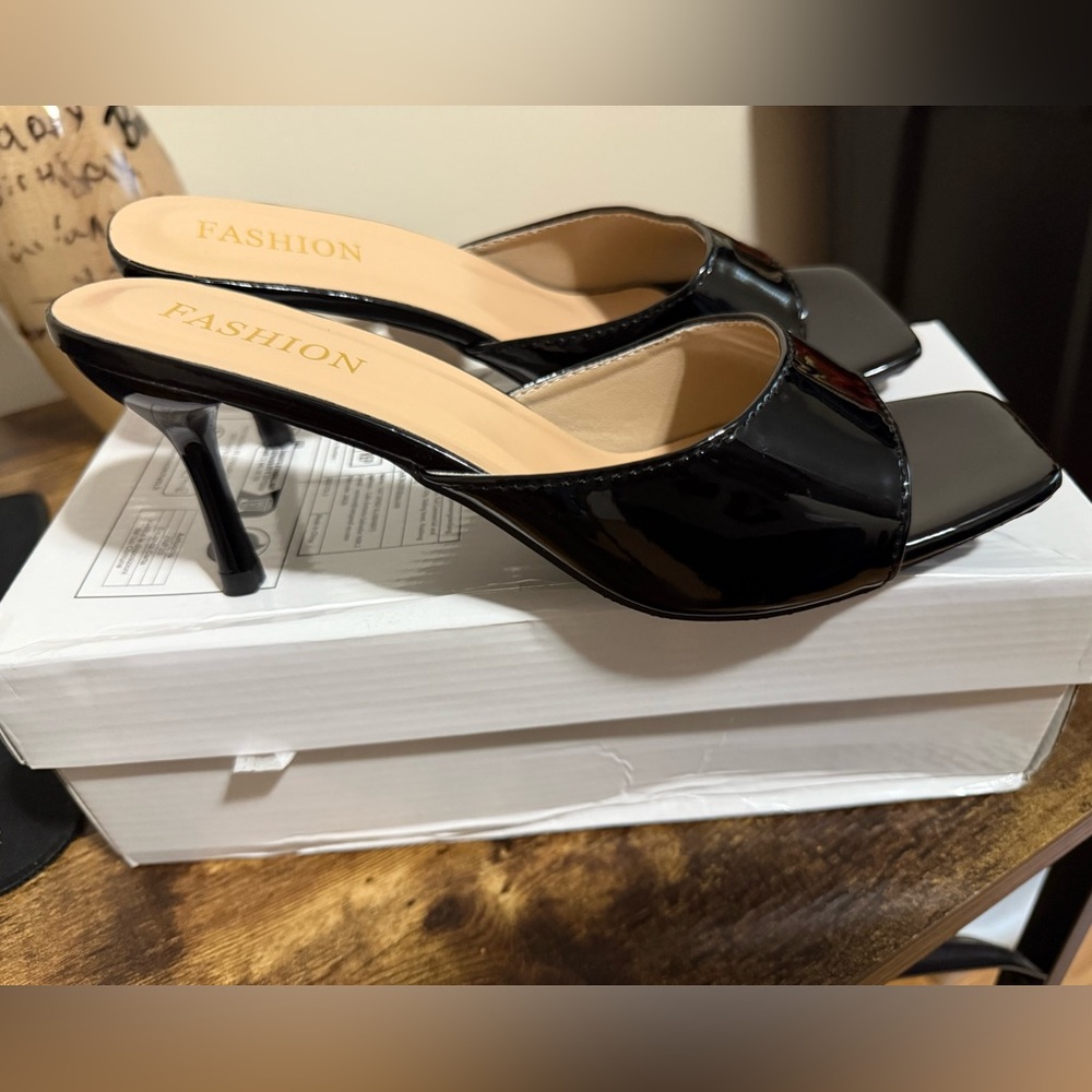 SHEIN Glossy Black Open-Toe Heels - Picture 3 of 4